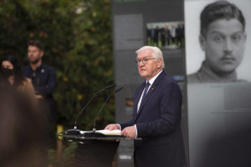 10 Jahre Denkmal: Bundespräsident Steinmeier bittet Sinti und Roma um Vergebung 